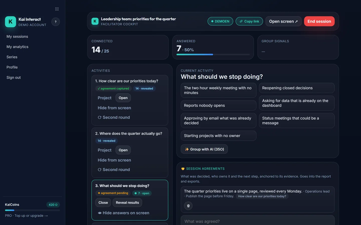 Cockpit der Moderation in Kai Interact mit den verbundenen Personen, der offenen Aktivität und den eingehenden Antworten.
